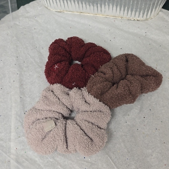 Barefoot Dreams Accessories - New Barefoot Dreams CozyChic® 3 Scrunchie